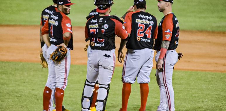 CARDENALES CAE POR SEGUNDA NOCHE CONSECUTIVA - Cardenales de Lara B.B.C GRUPAL 07 01 - Cardenales de Lara B.B.C